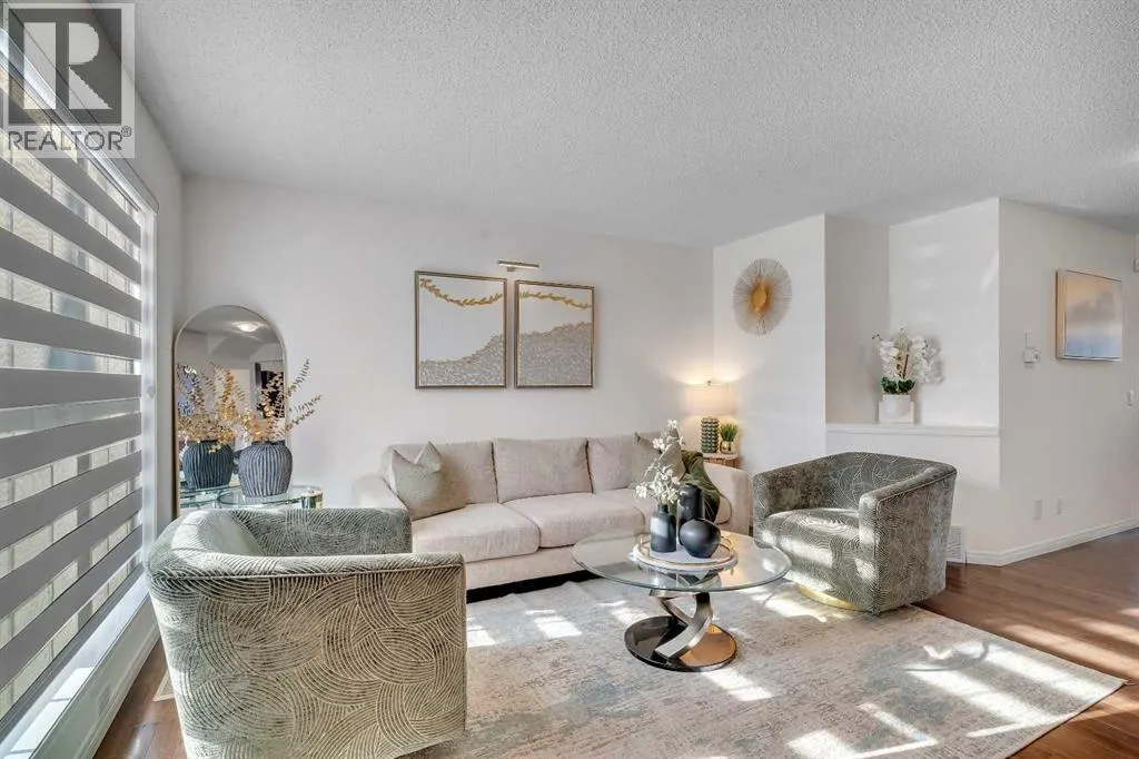 225 Elgin Meadows Park SE