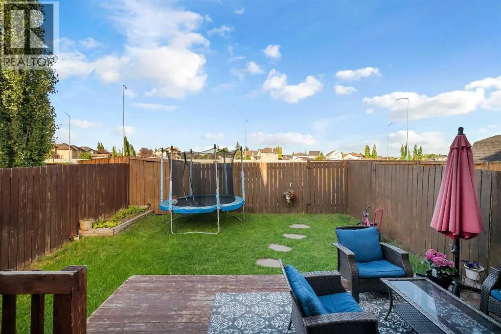 225 Elgin Meadows Park SE
