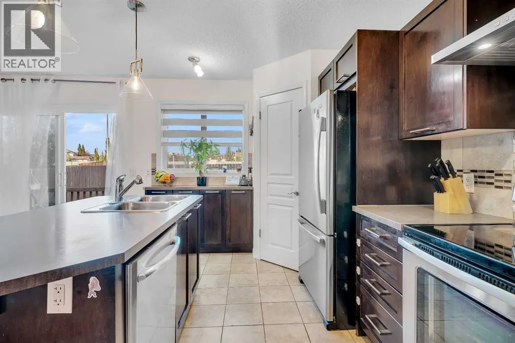 225 Elgin Meadows Park SE
