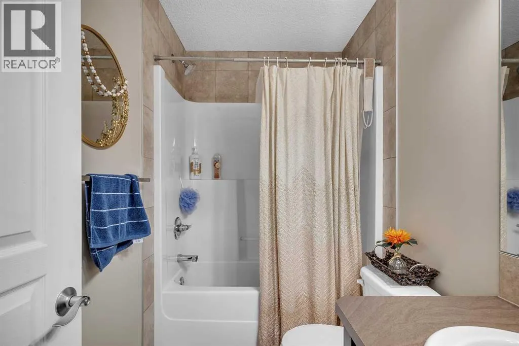 225 Elgin Meadows Park SE