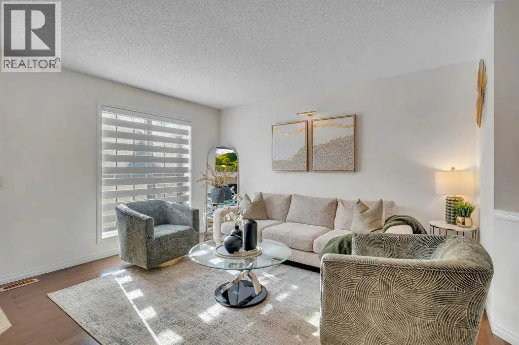 225 Elgin Meadows Park SE