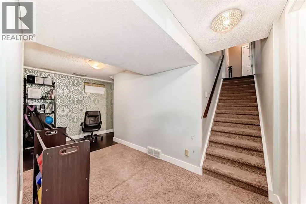 36 Varsity Estates Court NW