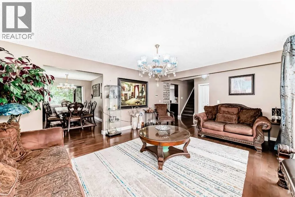 36 Varsity Estates Court NW