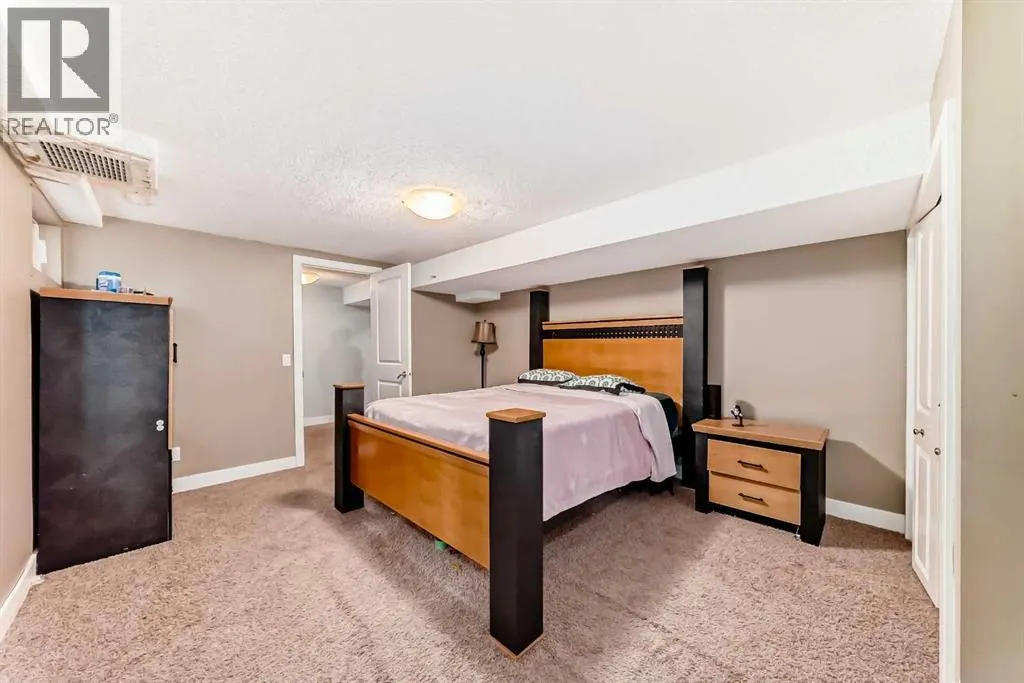 36 Varsity Estates Court NW
