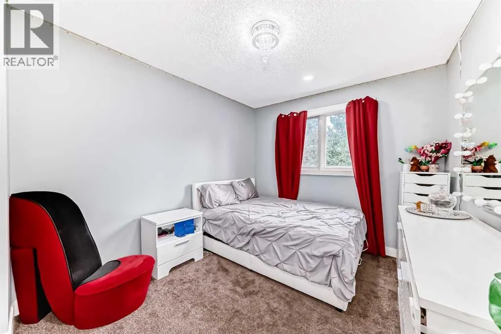 36 Varsity Estates Court NW