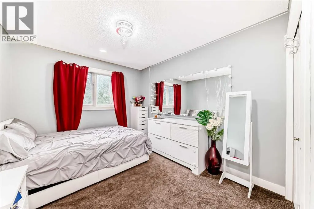 36 Varsity Estates Court NW