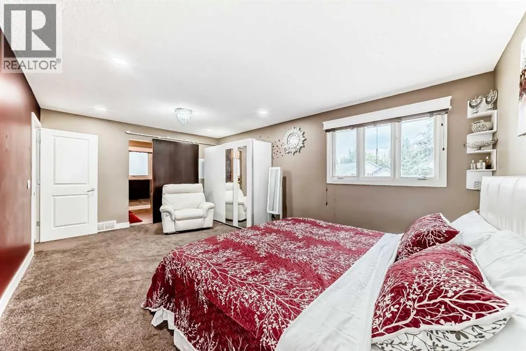 36 Varsity Estates Court NW