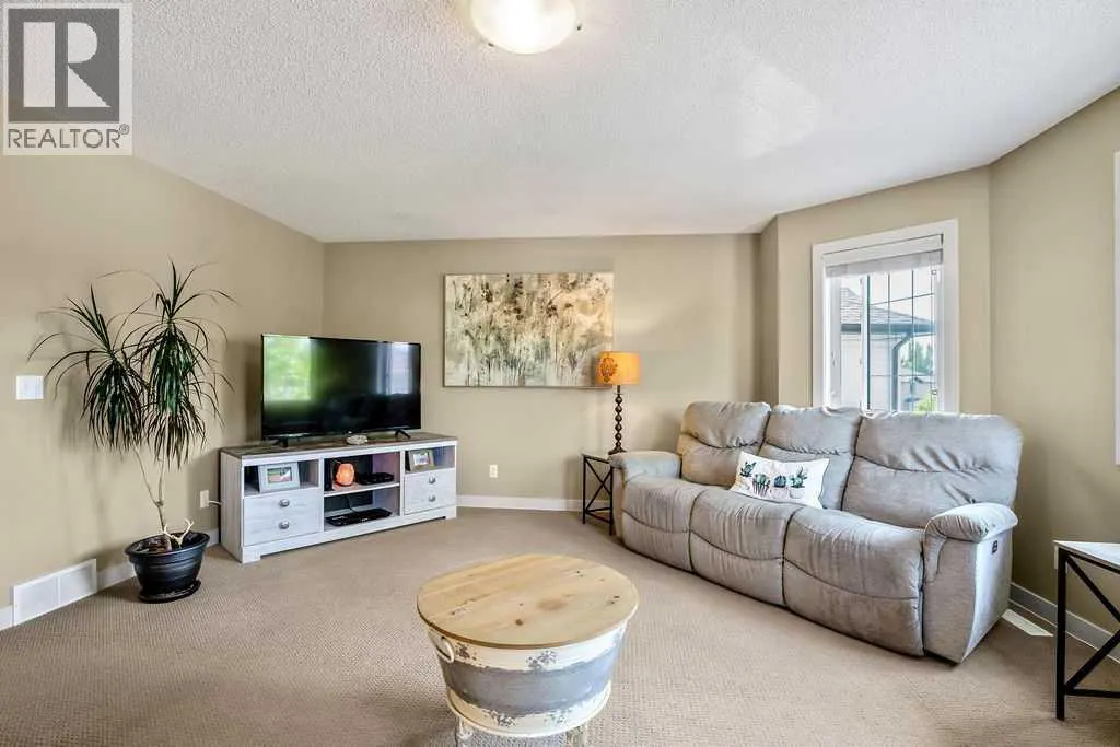 97 Drake Landing Crescent