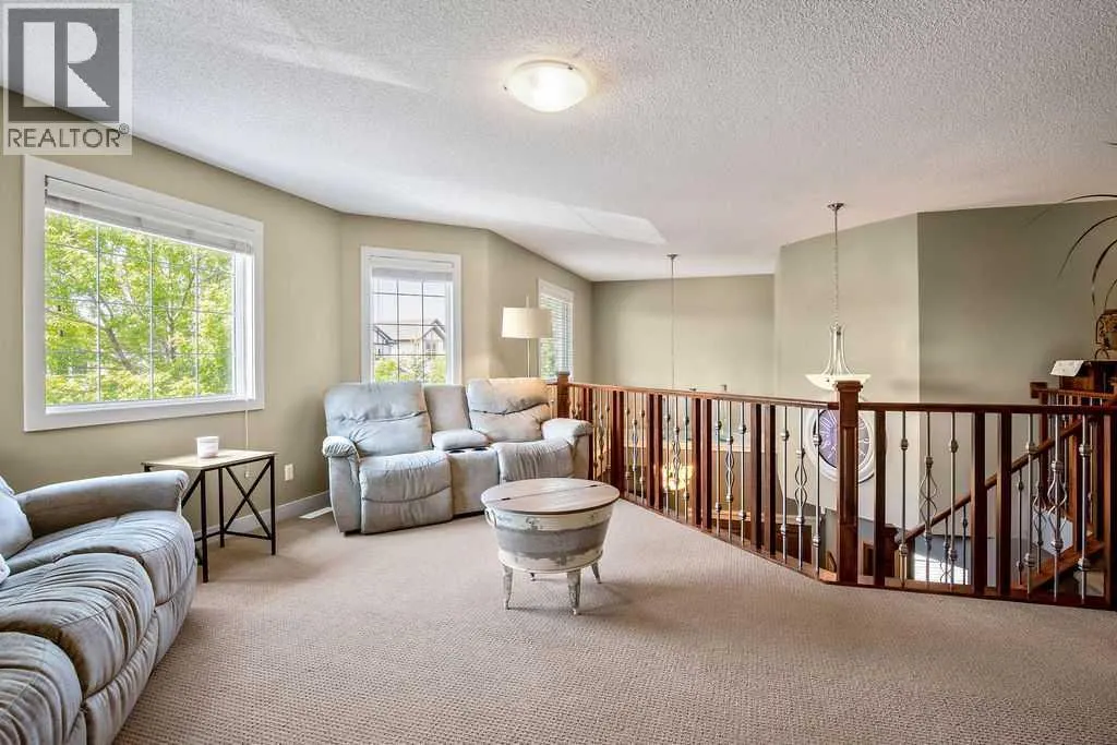 97 Drake Landing Crescent