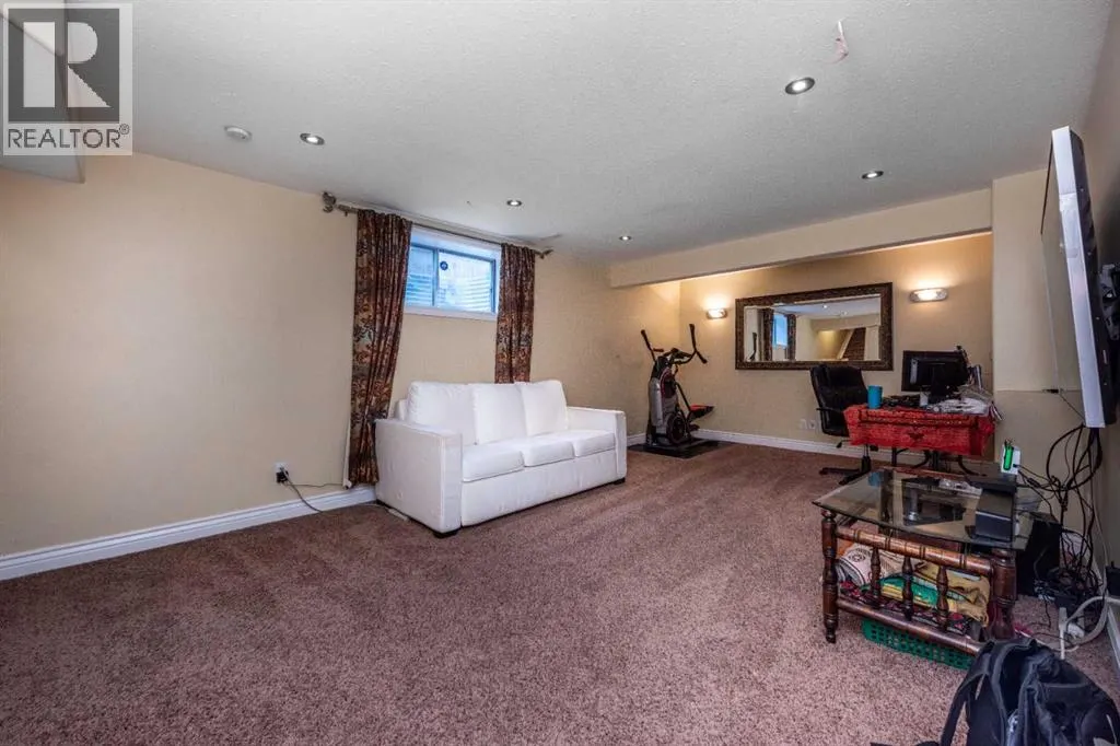 5 Everwoods Close SW