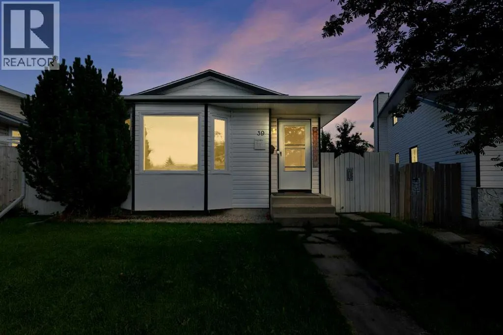 39 Elliot Crescent