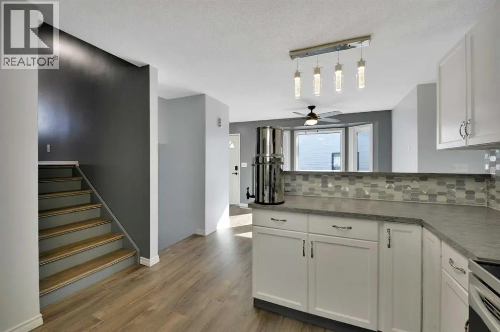 39 Elliot Crescent