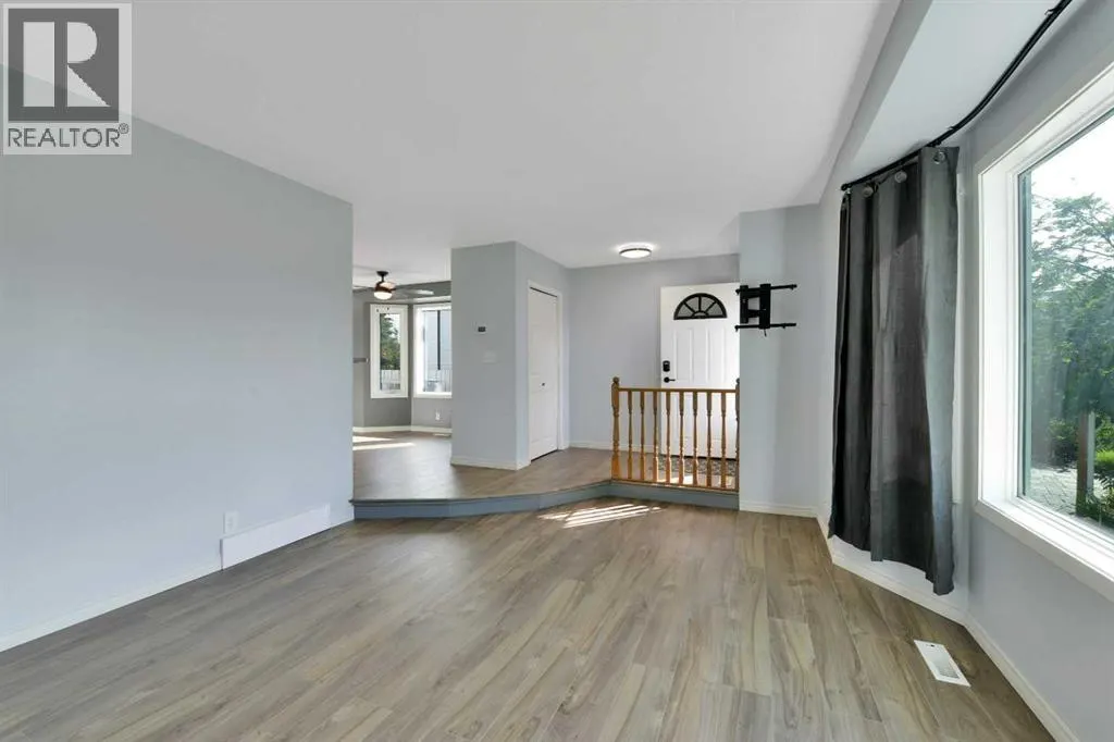 39 Elliot Crescent