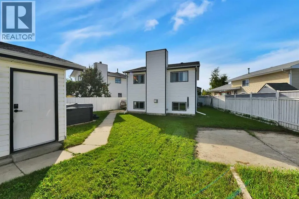 39 Elliot Crescent