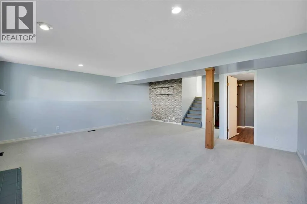 39 Elliot Crescent