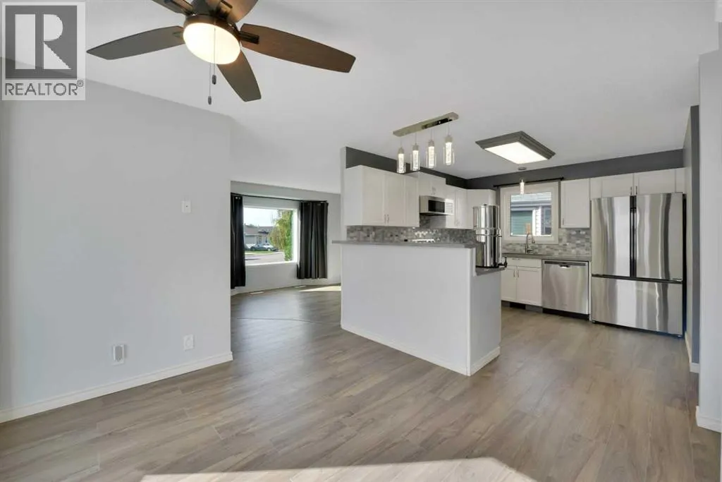 39 Elliot Crescent