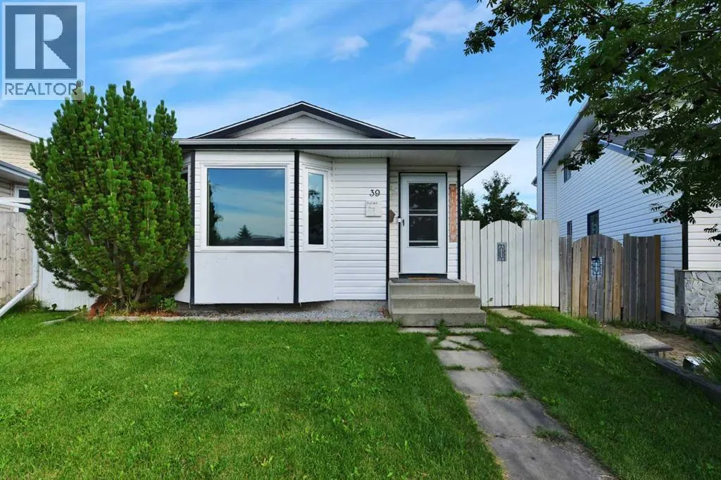 39 Elliot Crescent