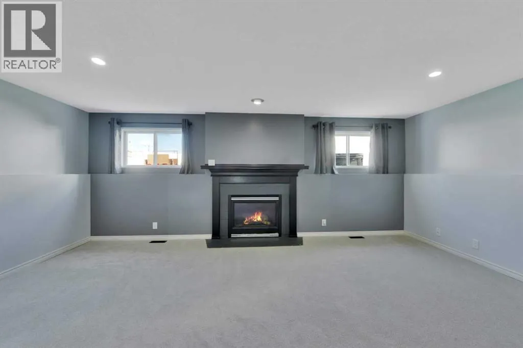 39 Elliot Crescent