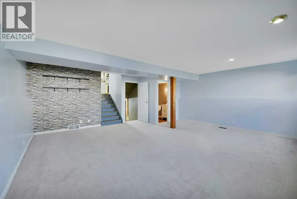 39 Elliot Crescent