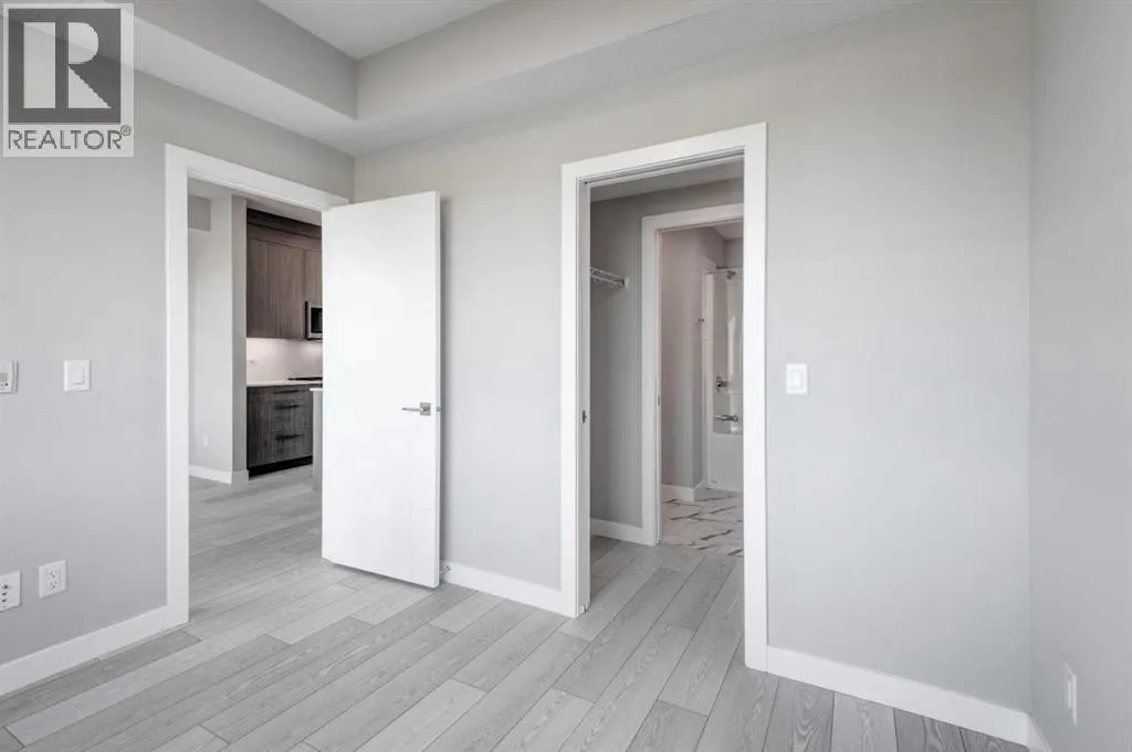 2215, 6 Merganser Drive W