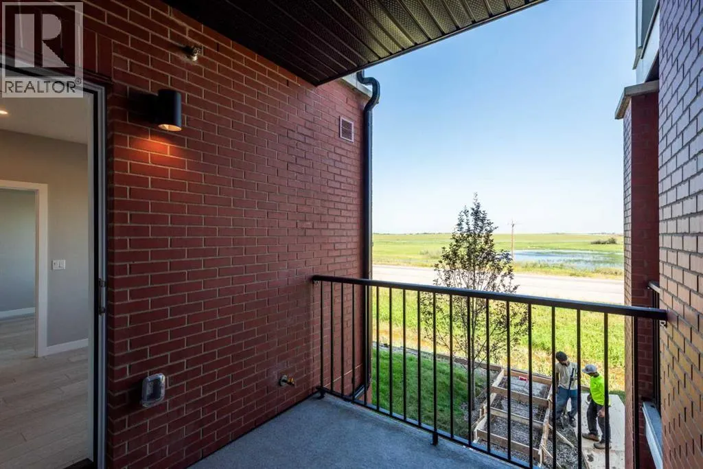 2215, 6 Merganser Drive W