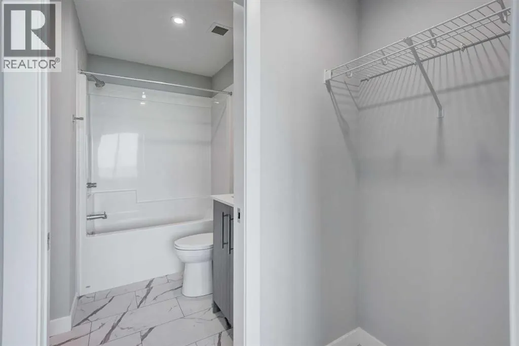 2215, 6 Merganser Drive W