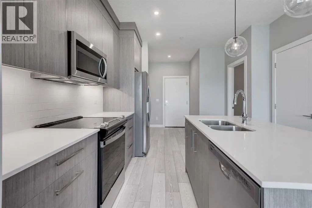 2215, 6 Merganser Drive W