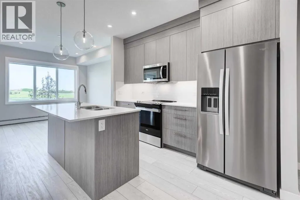 2215, 6 Merganser Drive W