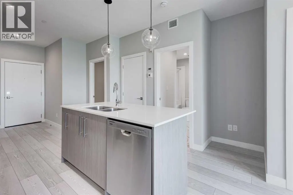 2215, 6 Merganser Drive W