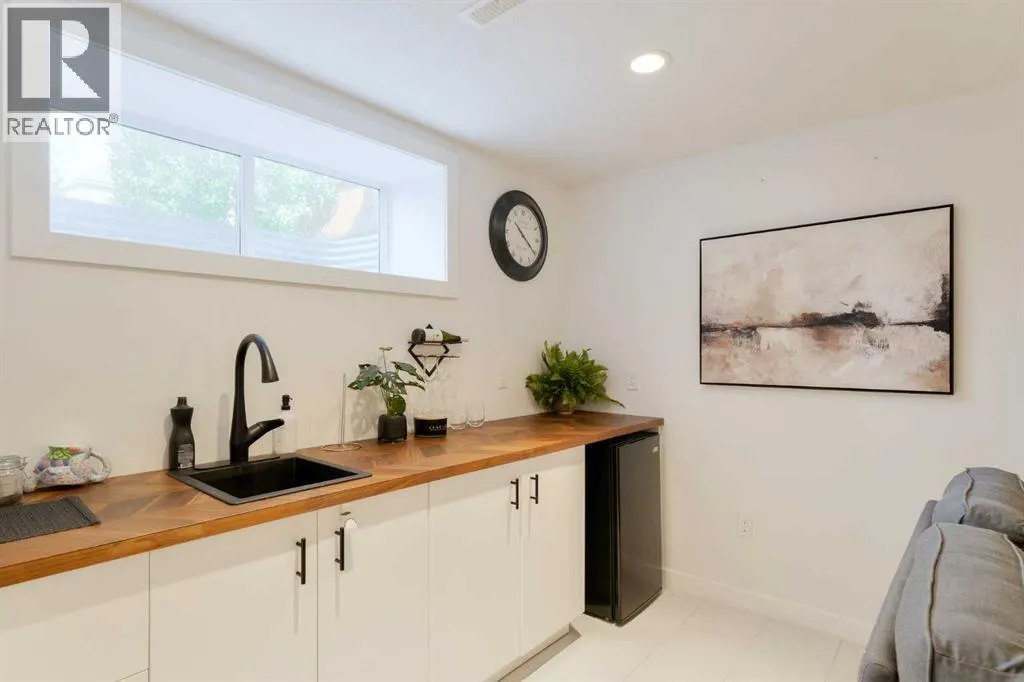 271 River Heights Crescent