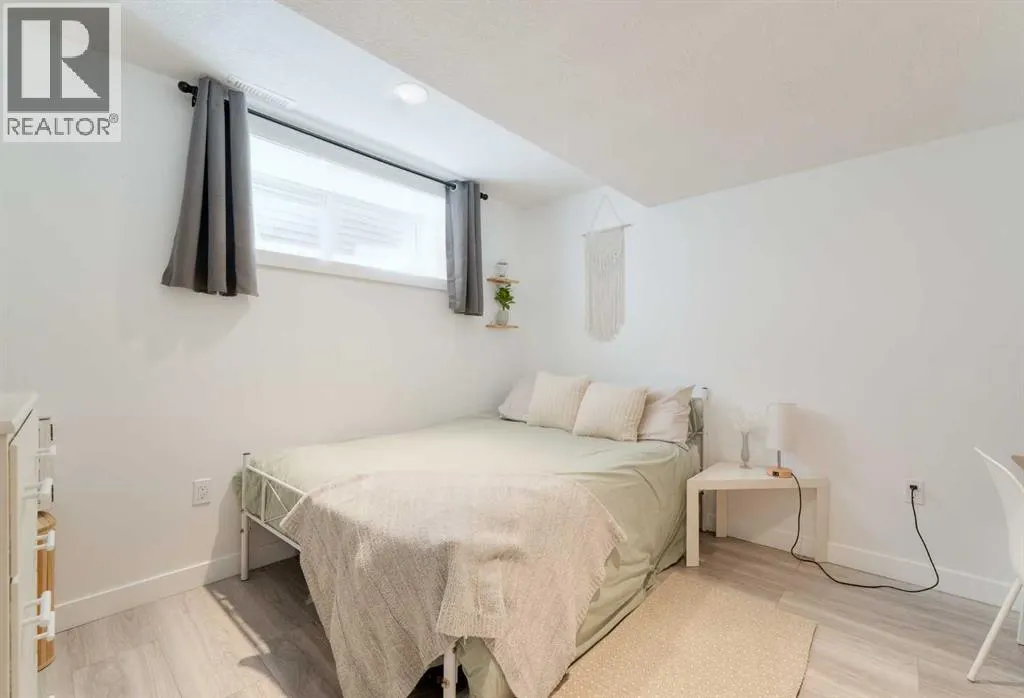 271 River Heights Crescent