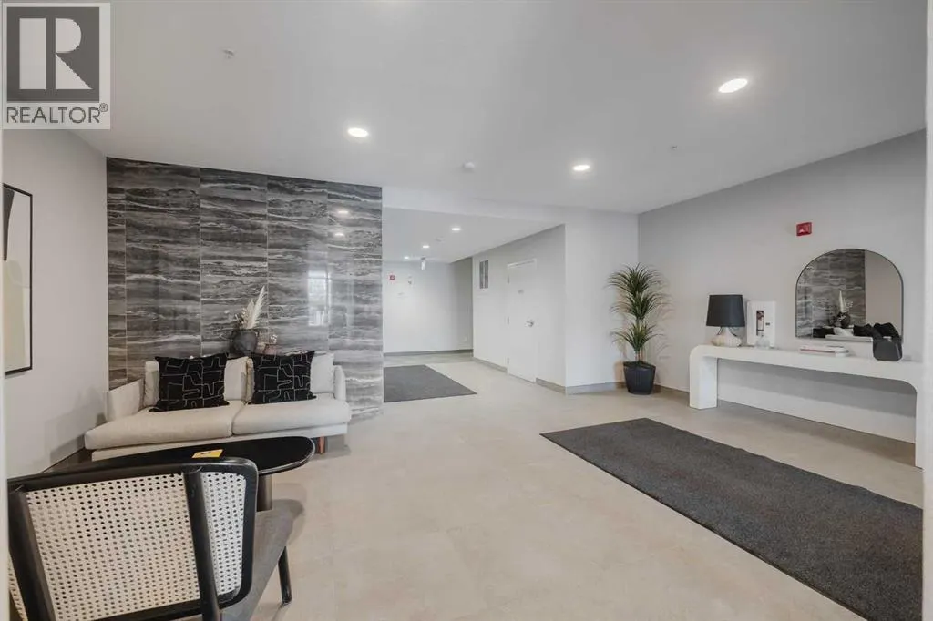 102, 200 Shawnee Square SW
