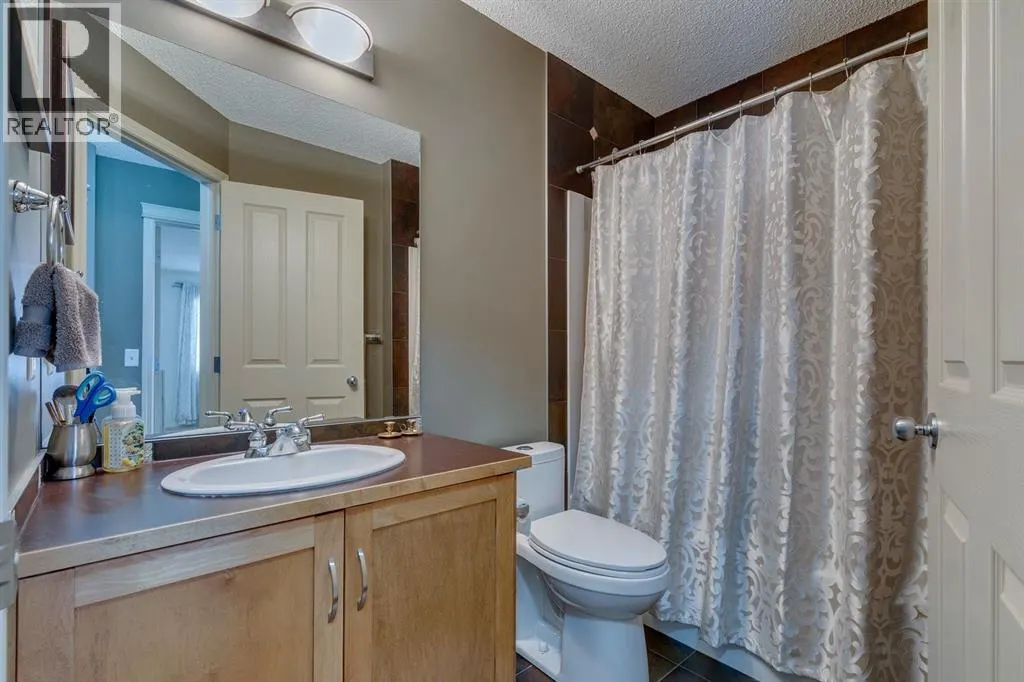 210 Elgin View SE