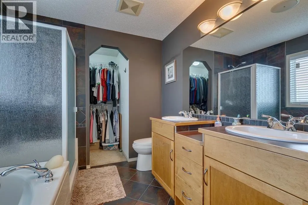 210 Elgin View SE