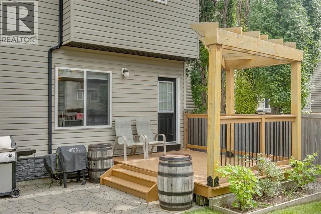210 Elgin View SE