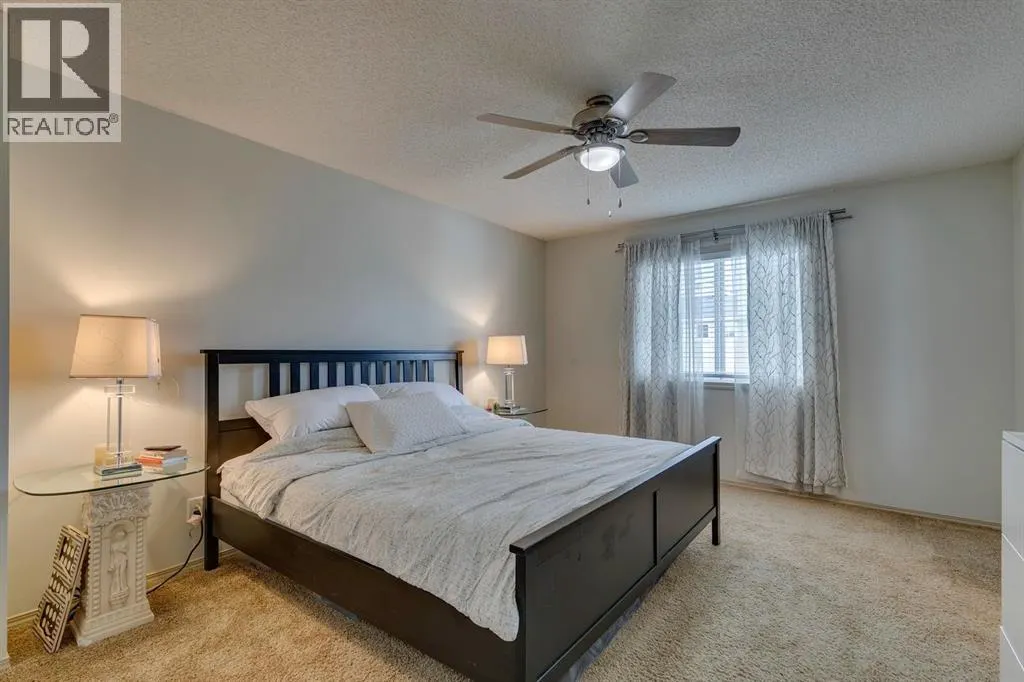 210 Elgin View SE