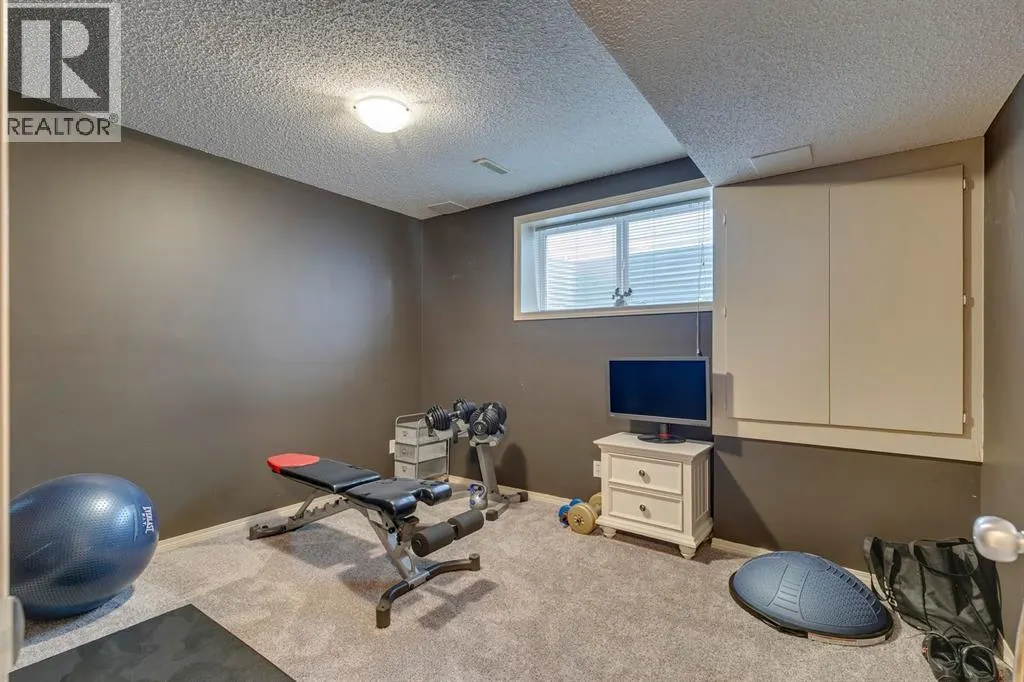 210 Elgin View SE