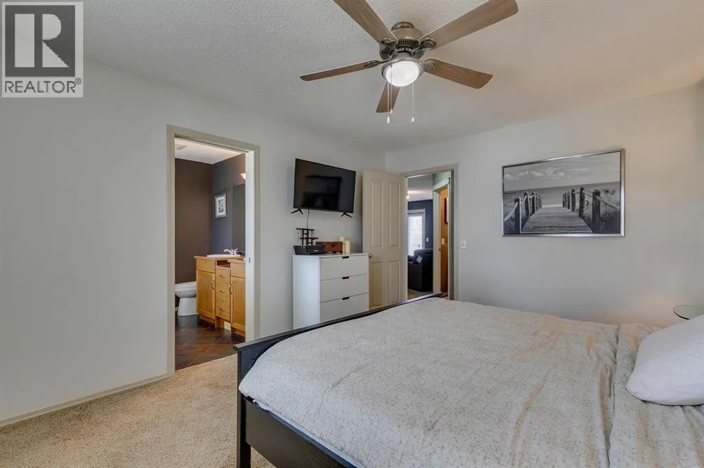 210 Elgin View SE