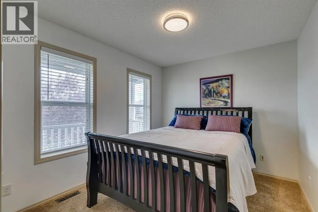 210 Elgin View SE