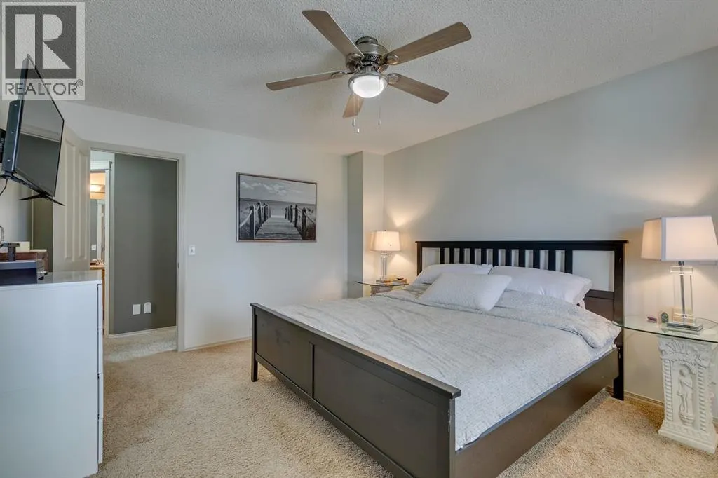 210 Elgin View SE