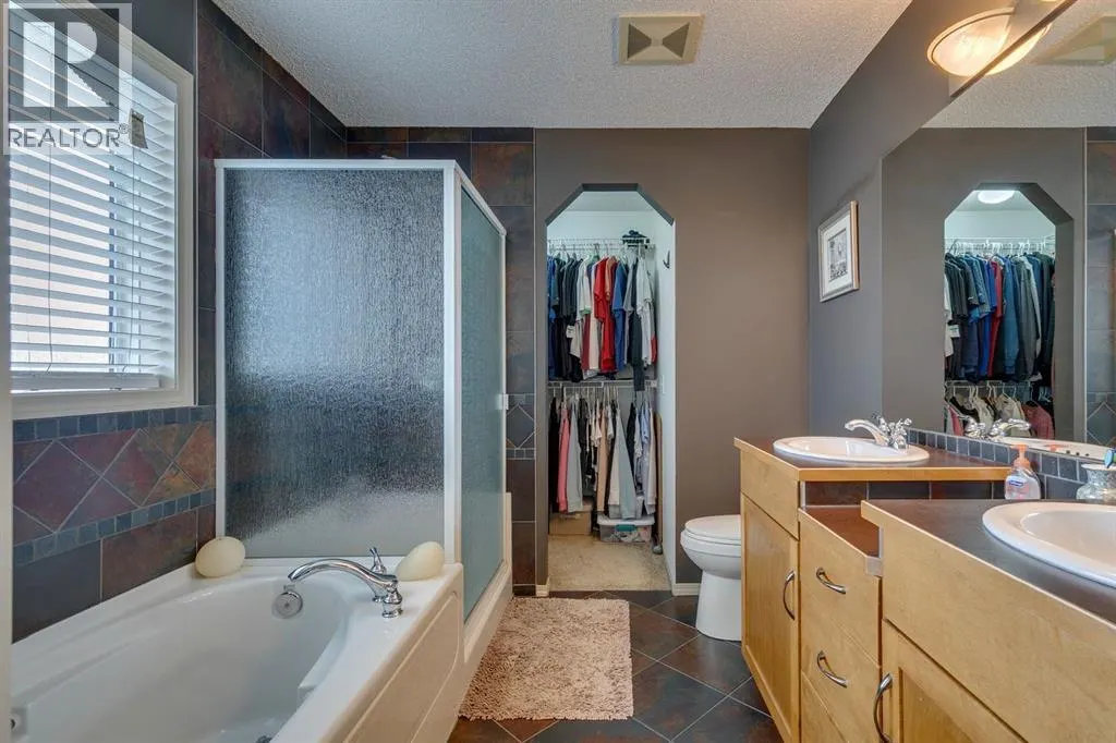 210 Elgin View SE