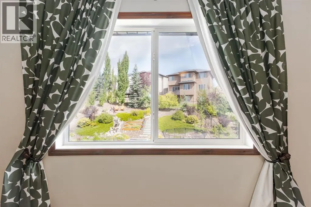 99 Aspen Stone Crescent SW