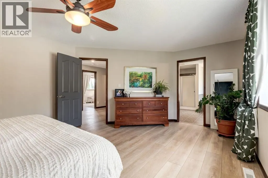 99 Aspen Stone Crescent SW