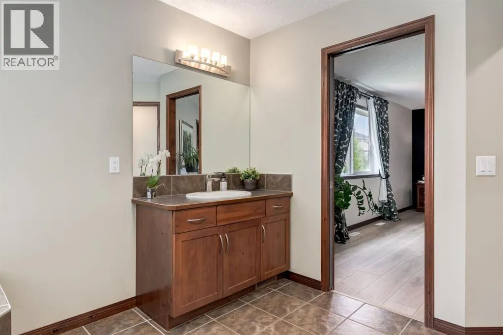 99 Aspen Stone Crescent SW