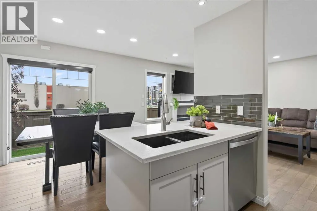21, 102 Canoe Square SW