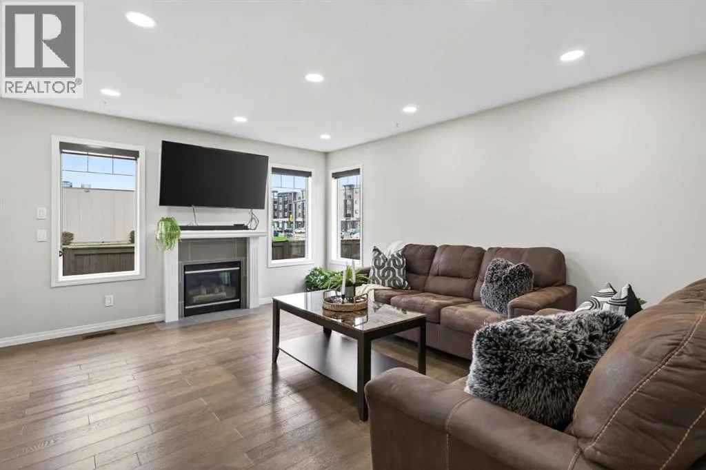 21, 102 Canoe Square SW