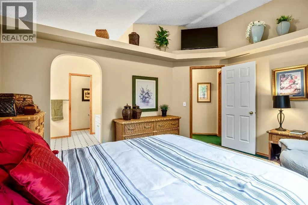 25 Country Hills Gate NW