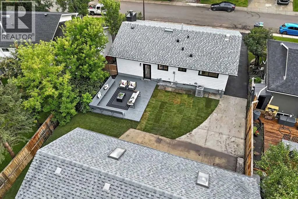 636 Cedarille Way SW