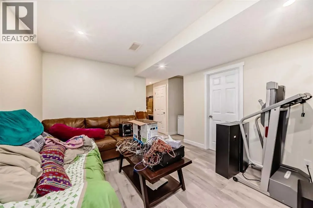9 Copperpond Avenue SE