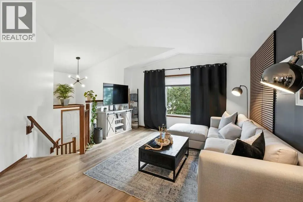 28 Lanterman Close